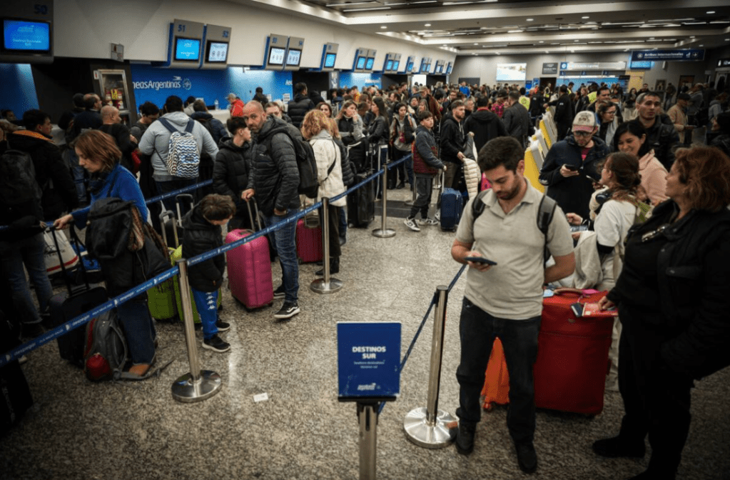 Alerta para los pasajeros: Un nuevo paro de controladores generará cancelaciones y demoras en Aeroparque y&nbsp;Ezeiza