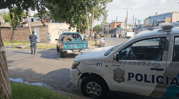 Investigan la muerte de tres personas halladas en una vivienda de Caseros