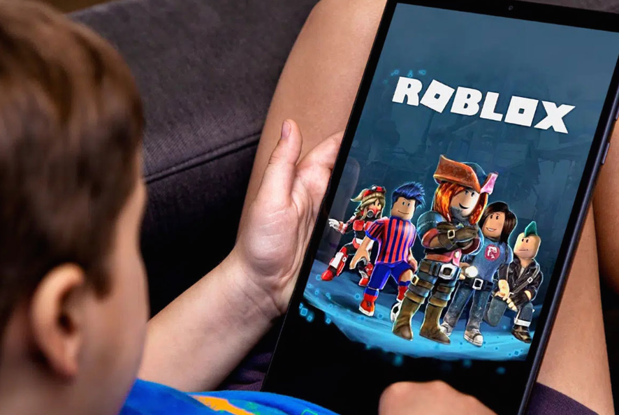 Roblox se divide: nuevas restricciones por edad y filtros de seguridad para cuidar a los&nbsp;chicos