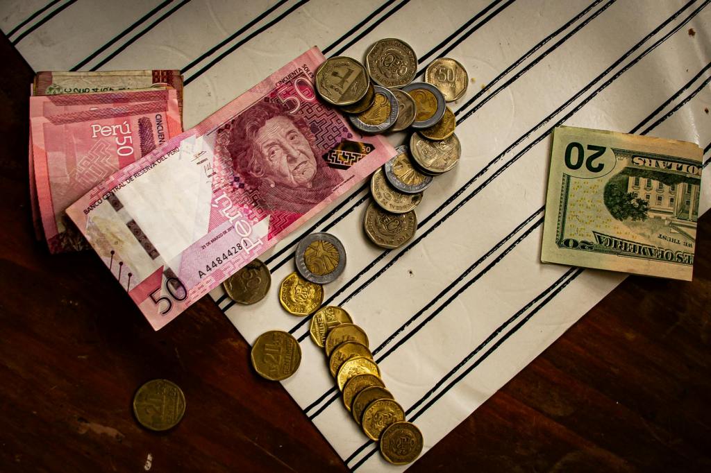 Mercado cambiario argentino: dólar oficial y paralelo cierran sin&nbsp;fluctuaciones