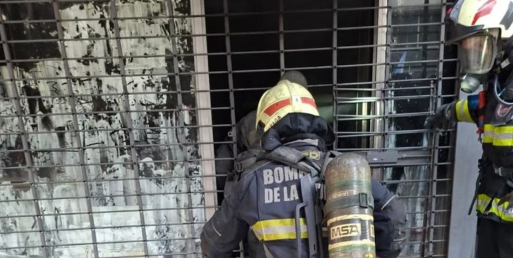 Un voraz incendio en un local comercial de Palermo movilizó a los bomberos de la&nbsp;ciudad
