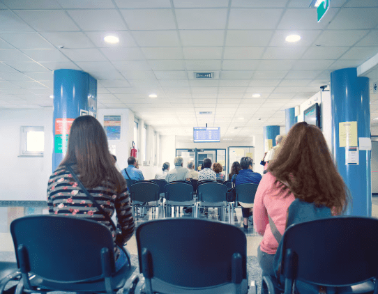 El Gobierno reglamentó el cobro de atención sanitaria a extranjeros sin residencia&nbsp;permanente