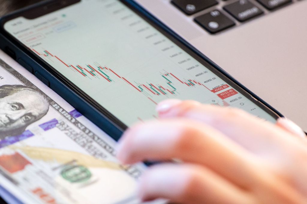 El superávit comercial alcanzó los 2.187 millones en agosto