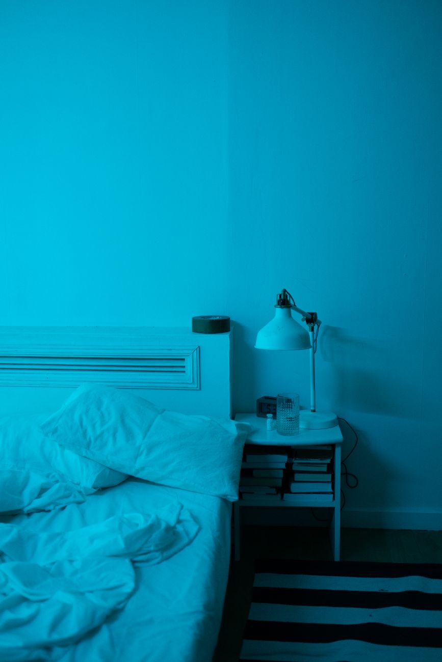 La noche solitaria: cuando dormir es una forma de no estar&nbsp;solo